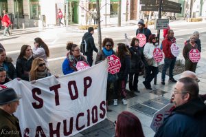 Stop Desahucios Granada en las puertas de la Caixa IV